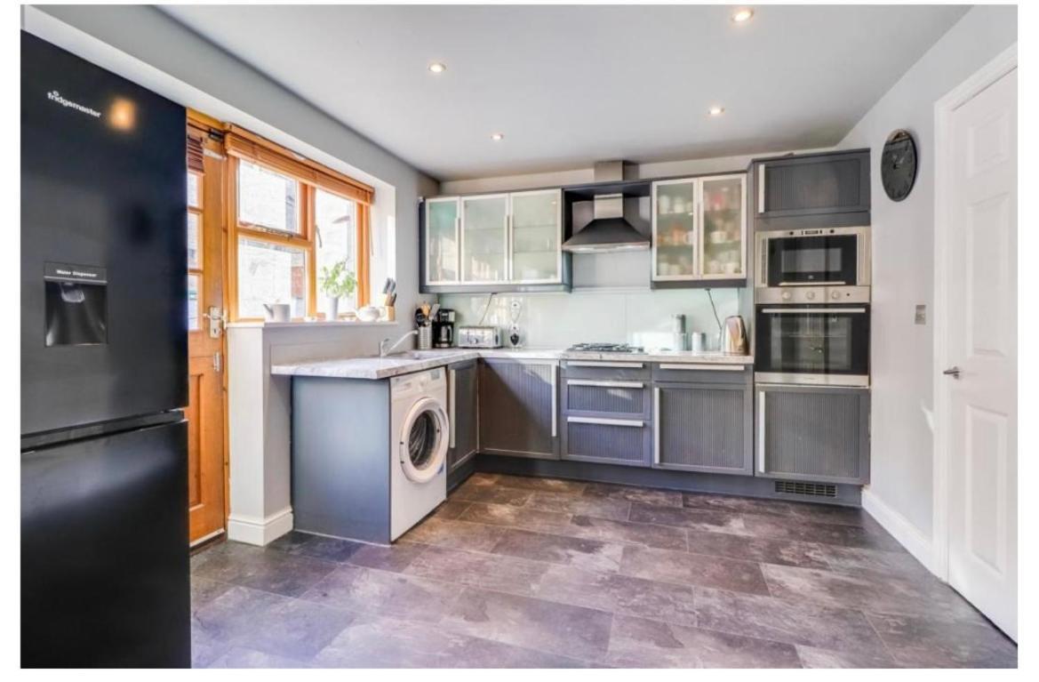 House Of Kaima - 6 Bed Detached Villa Dewsbury Exterior foto